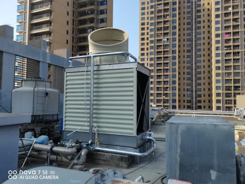 玻璃鋼冷卻塔產生大的振動聲響減小方法(玻璃鋼冷卻塔電流大)
